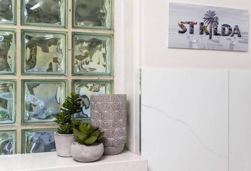 Melbourne Beachside Apartment