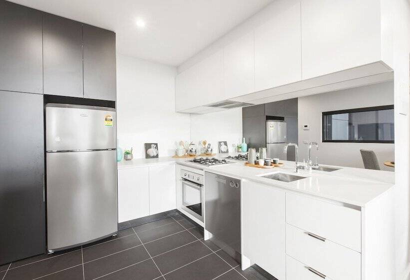 Ocean Views St Kilda Apartment By Ready Set Host