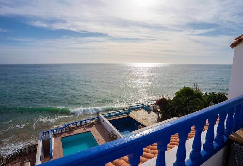 بنسيون Oceana Surf Camp   Hostel