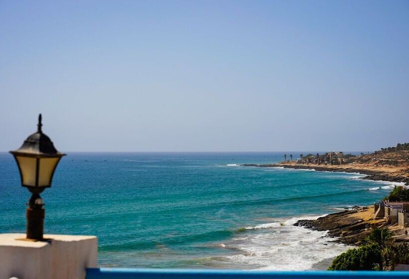 پانسیون Oceana Surf Camp   Hostel