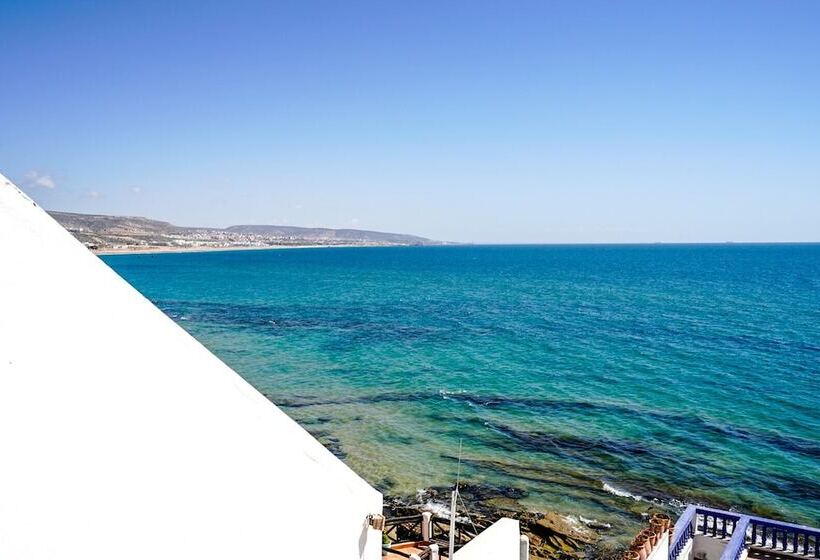 پانسیون Oceana Surf Camp   Hostel