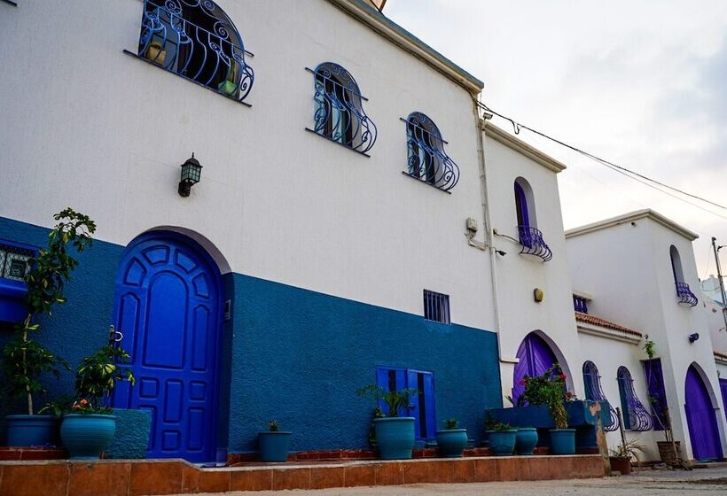 پانسیون Oceana Surf Camp   Hostel