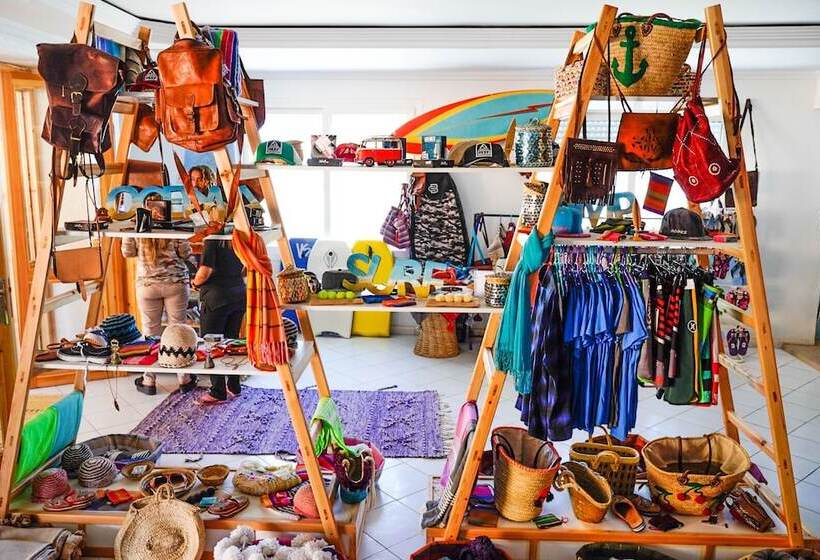 پانسیون Oceana Surf Camp   Hostel