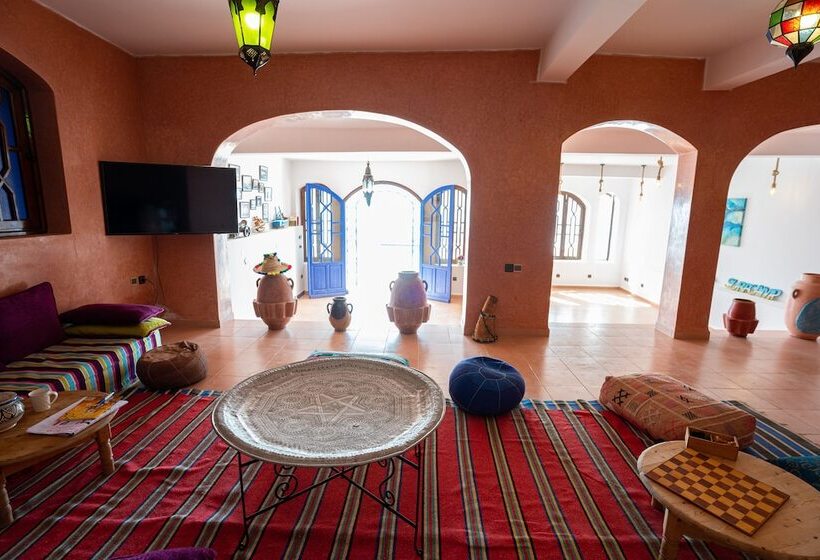 بنسيون Oceana Surf Camp   Hostel