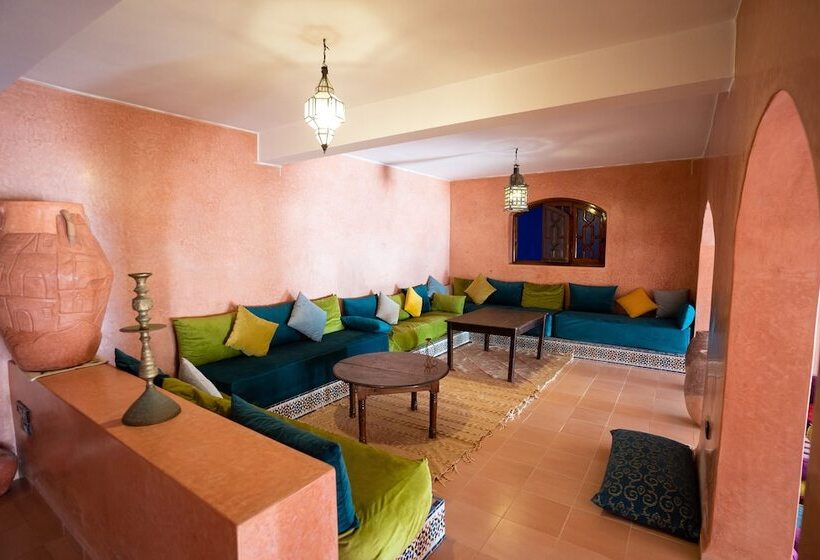 پانسیون Oceana Surf Camp   Hostel