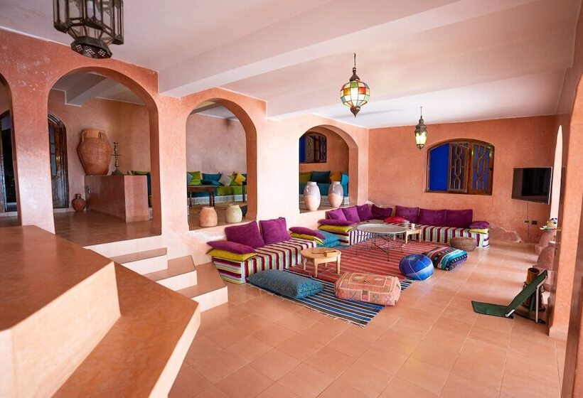 پانسیون Oceana Surf Camp   Hostel