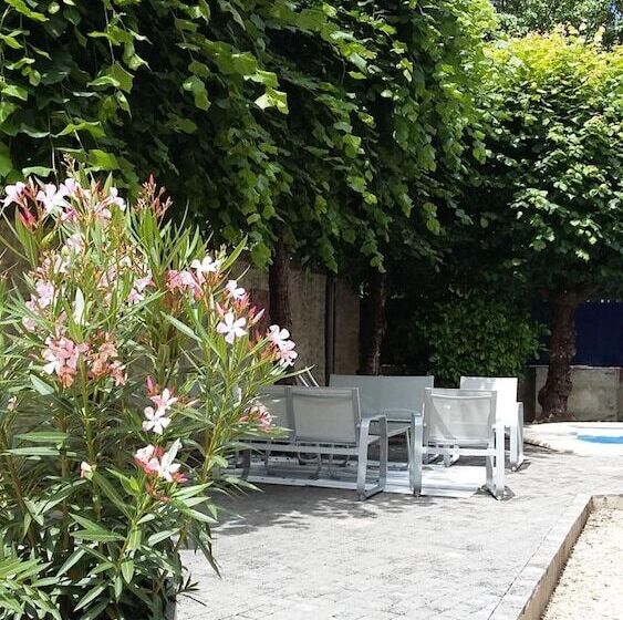 بنسيون Villa Vesone