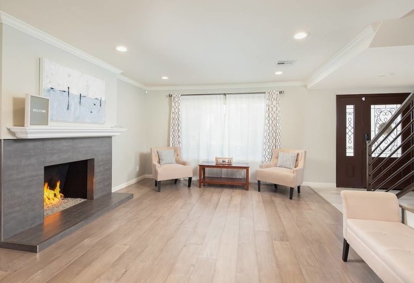 Radiant Estate New Luxury Cali 3 Bd!