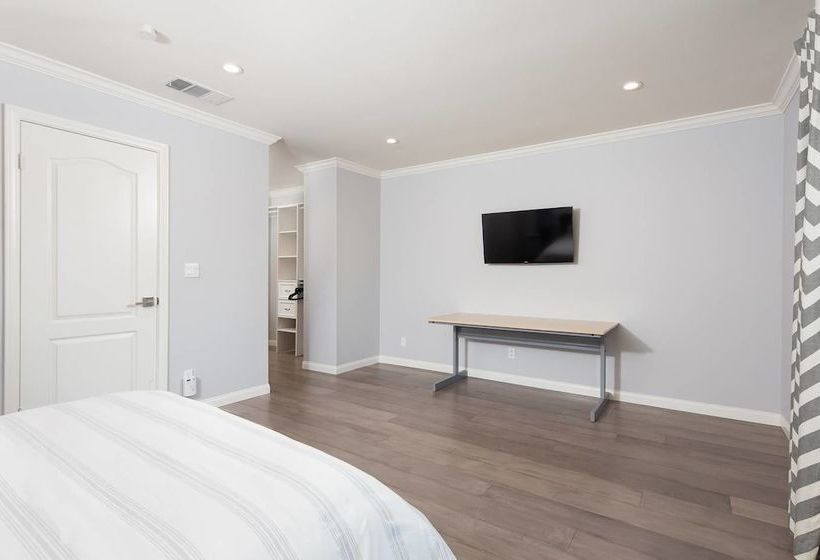 Radiant Estate New Luxury Cali 3 Bd!