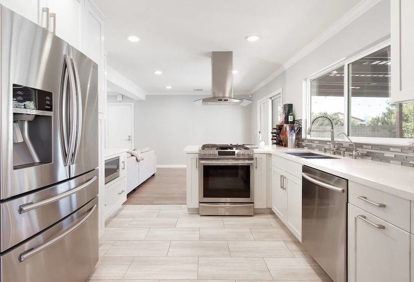 Radiant Estate New Luxury Cali 3 Bd!