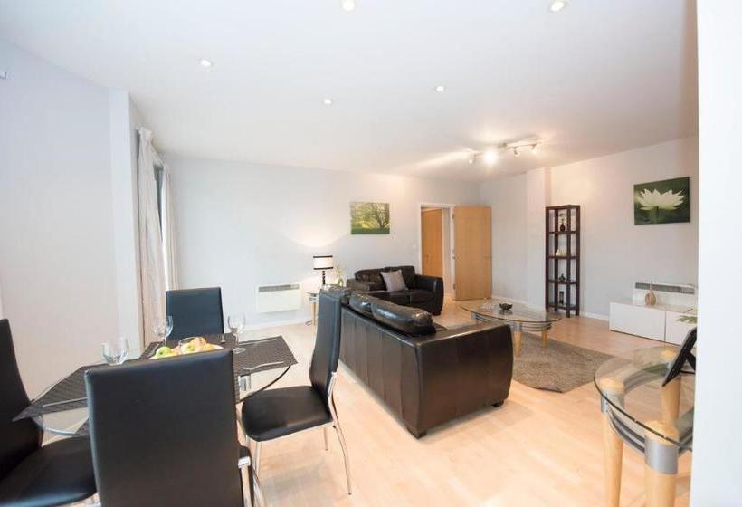 Robinson House Serviced Apartments