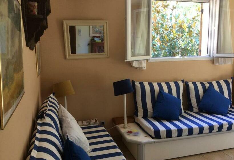 La Roseraie Camarguaise