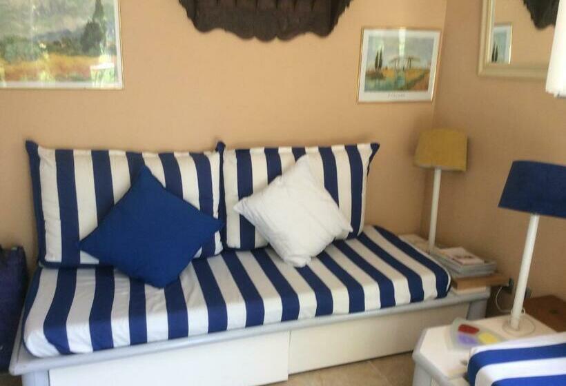 La Roseraie Camarguaise