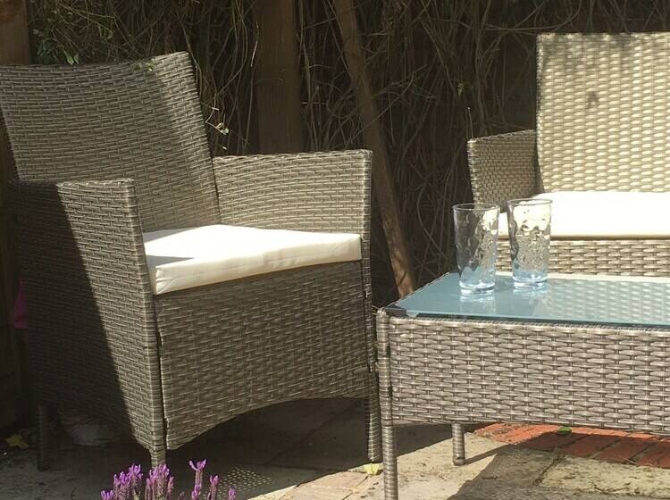 The White House Wells 2 Park View