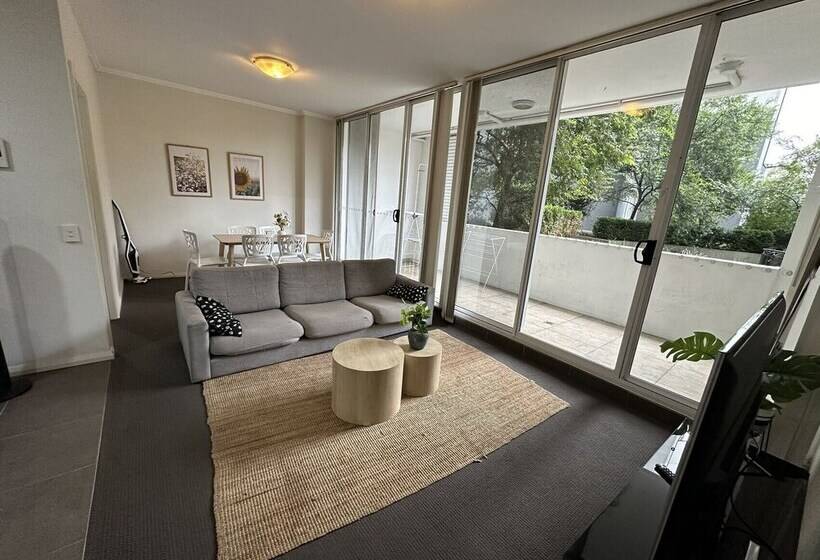 Warrick Fram 3 Beds Apt Free Parking Walk To Westfield Close To Hospital Nwf003