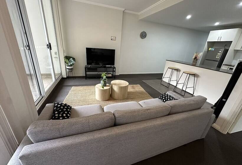 Warrick Fram 3 Beds Apt Free Parking Walk To Westfield Close To Hospital Nwf003