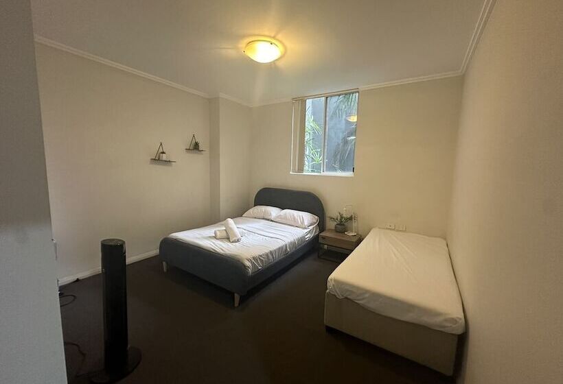 Warrick Fram 3 Beds Apt Free Parking Walk To Westfield Close To Hospital Nwf003