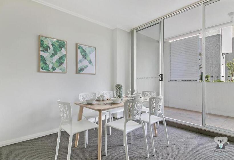 Warrick Fram 3 Beds Apt Free Parking Walk To Westfield Close To Hospital Nwf003