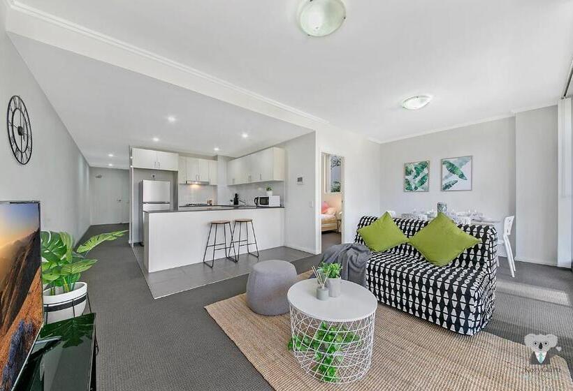 Warrick Fram 3 Beds Apt Free Parking Walk To Westfield Close To Hospital Nwf003