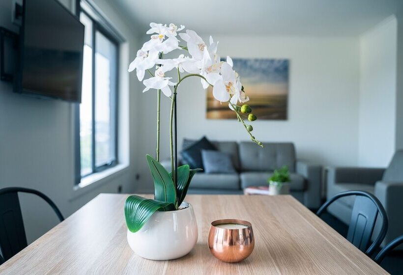 Youngtown Executive Apartments   2br Included, Free Parking & Wifi, Sofa Bed & Cot Fee Applies