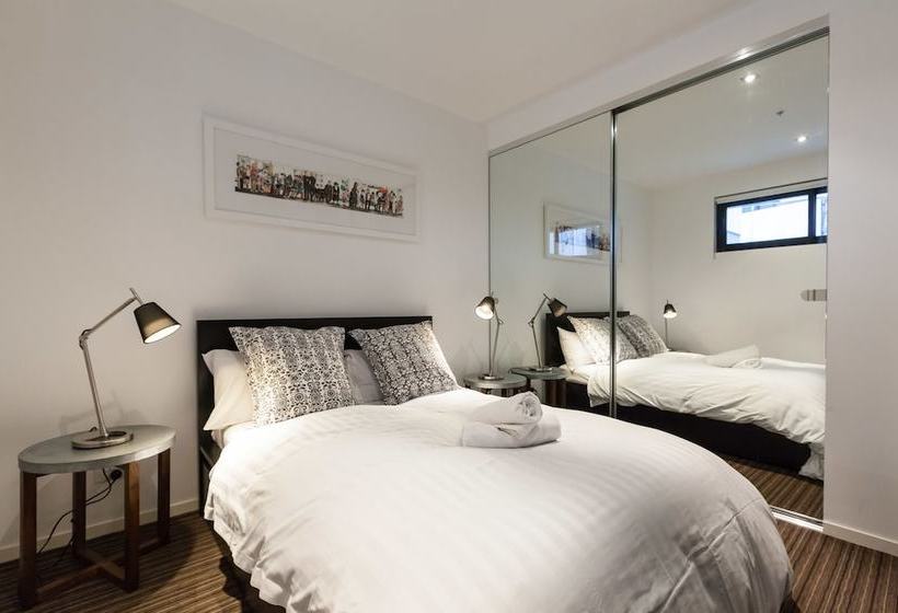 Zach, 1bdr St.kilda Apartment