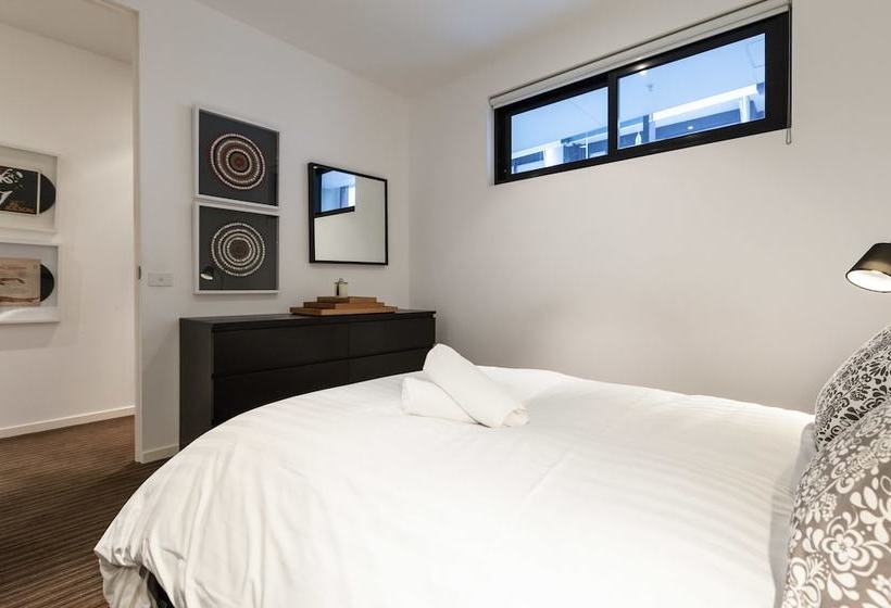 Zach, 1bdr St.kilda Apartment