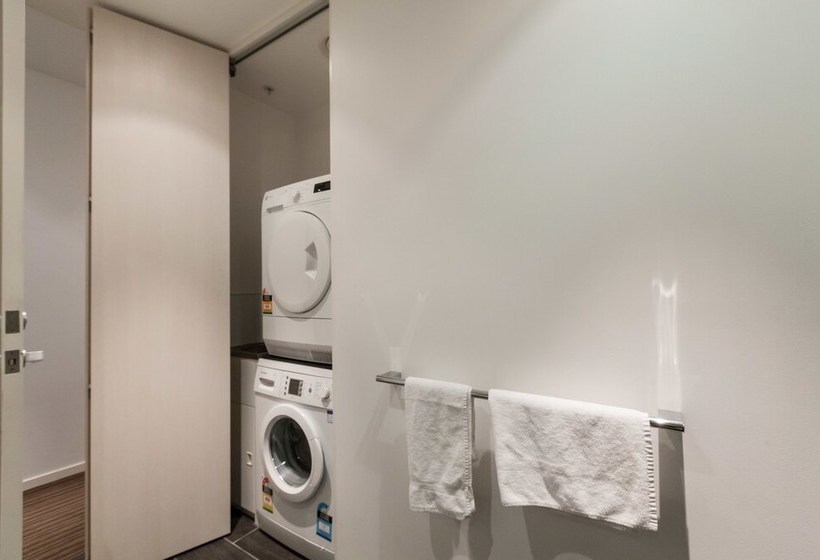 Zach, 1bdr St.kilda Apartment