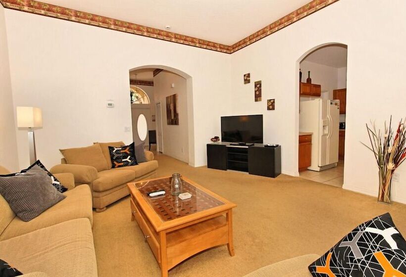 6 Bedroom North Hampton House