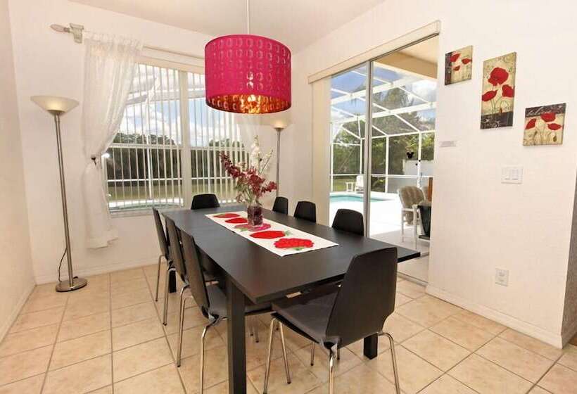 6 Bedroom North Hampton House