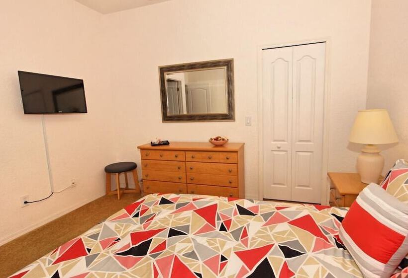 6 Bedroom North Hampton House