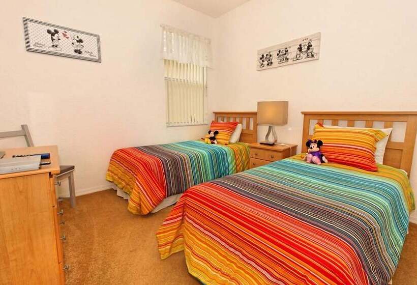 6 Bedroom North Hampton House