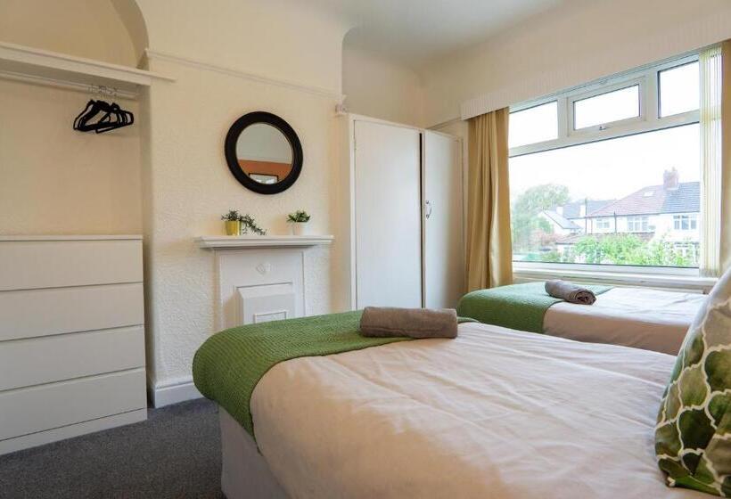 Air Host & Stay   Strawberry Fields House   3br