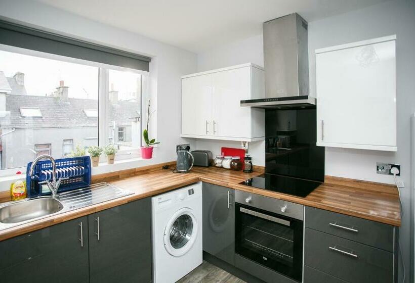 Apt3, No 2 Antrim Gardens, Portrush With Seaview