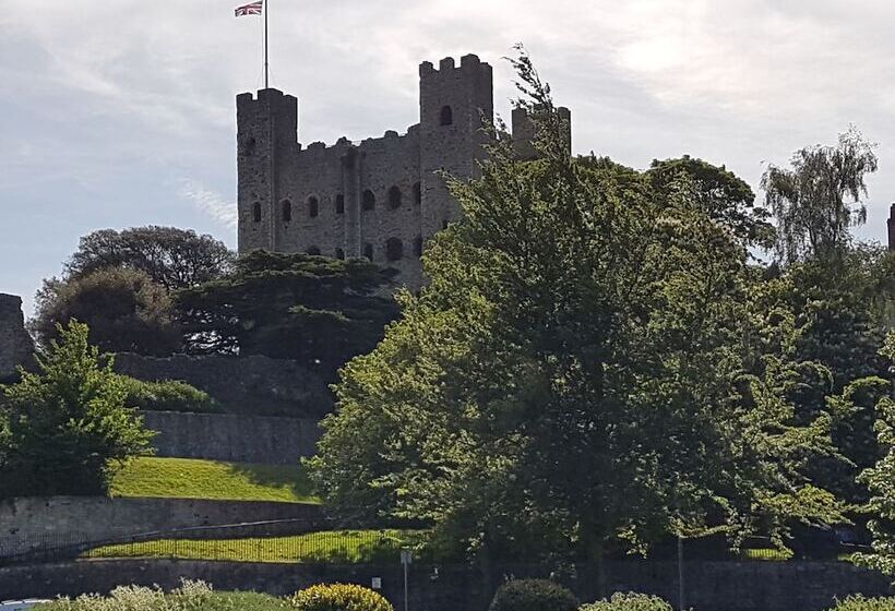 Apartment 9 Robertson Villas