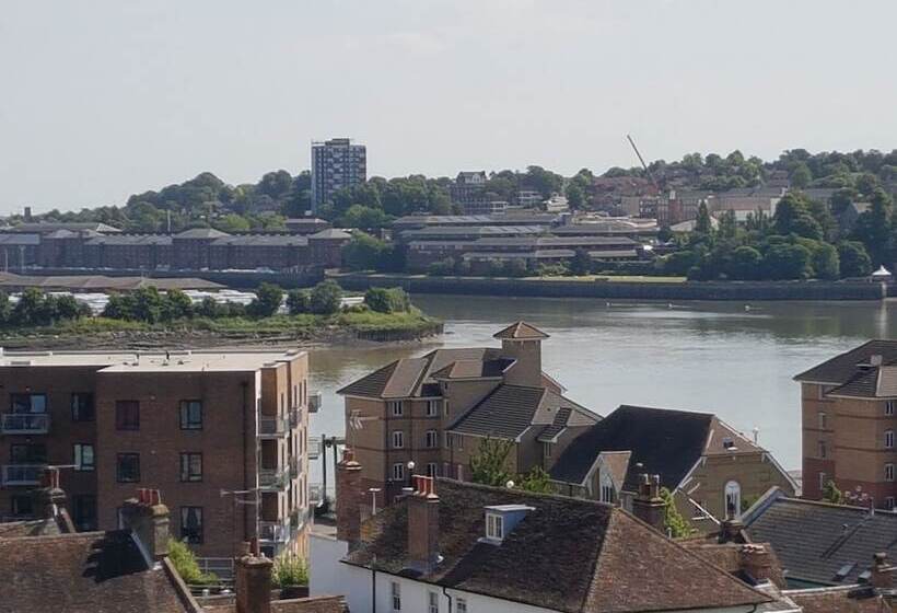 Apartment 9 Robertson Villas