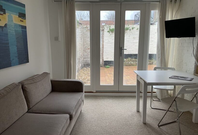 ベッドアンドブレックファースト Bell Cottage