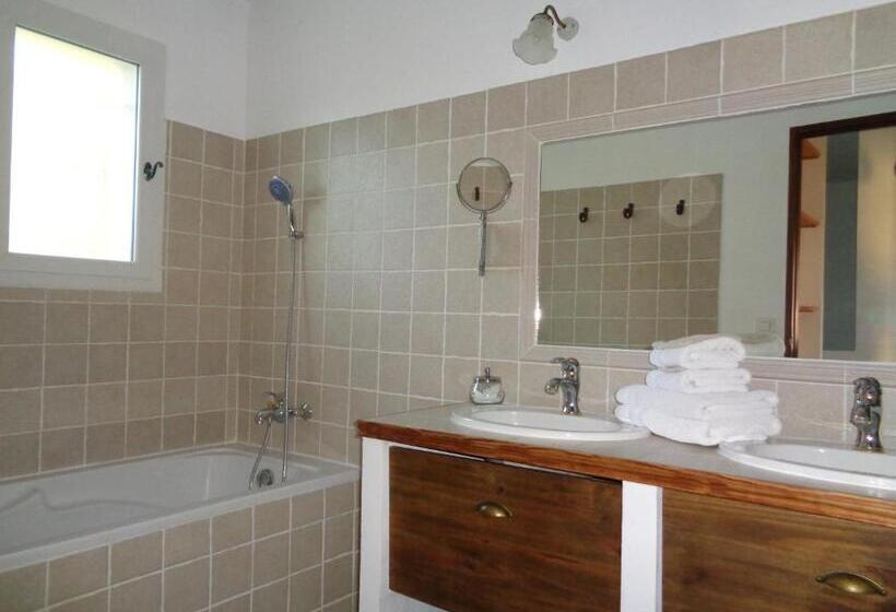 ベッドアンドブレックファースト Clos Des Lavandes   Chambres Et Suites De Charme Climatisées Luberon