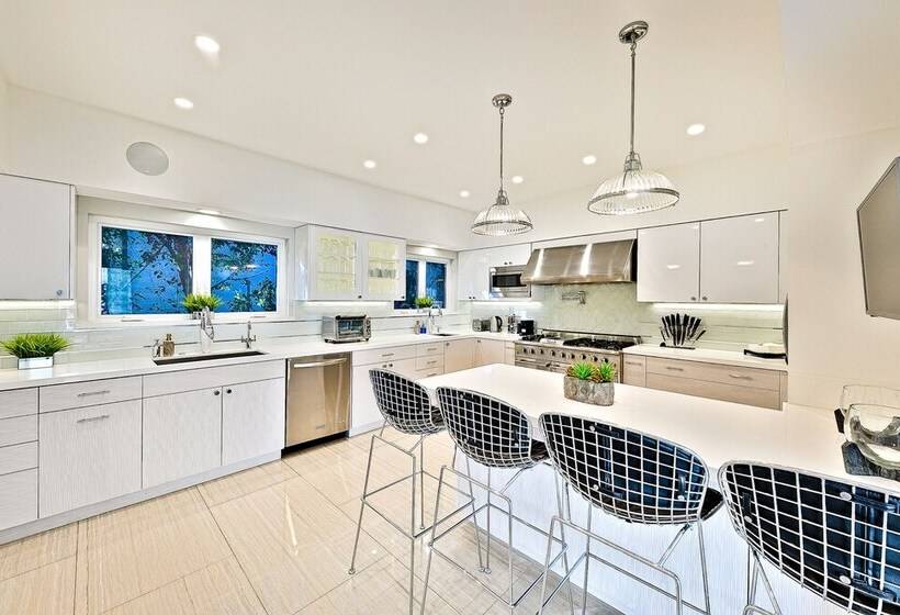 Beverly Hills Luxury Modern Palace