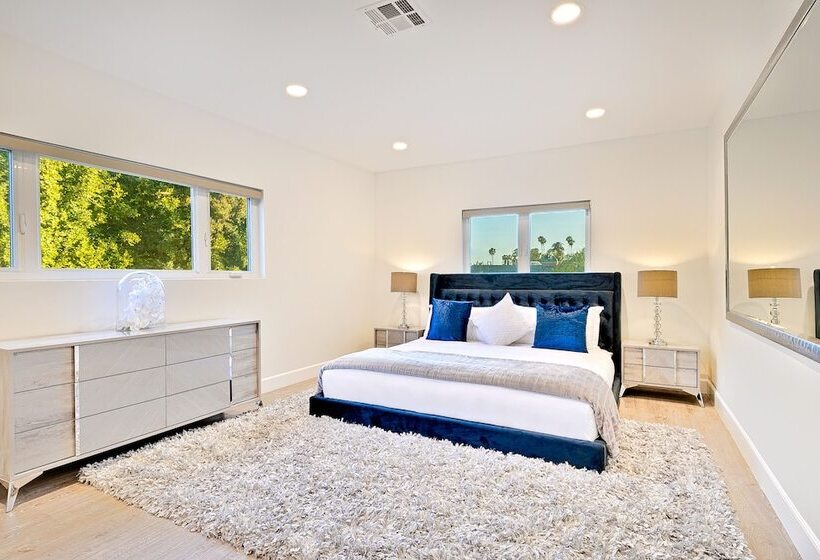 Beverly Hills Luxury Modern Palace