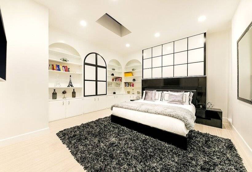 Beverly Hills Luxury Modern Palace