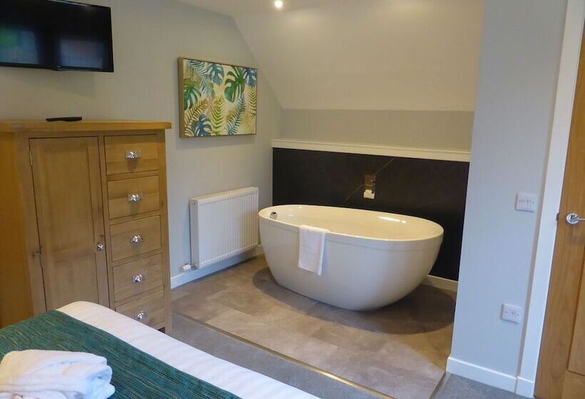 Birch Lodge 13 With Hot Tub