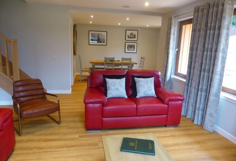 Birch Lodge 13 With Hot Tub