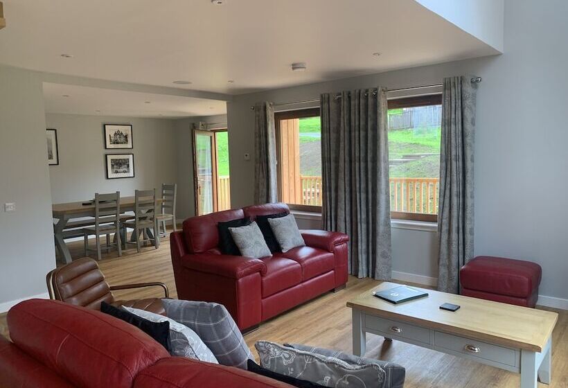 Birch Lodge 13 With Hot Tub