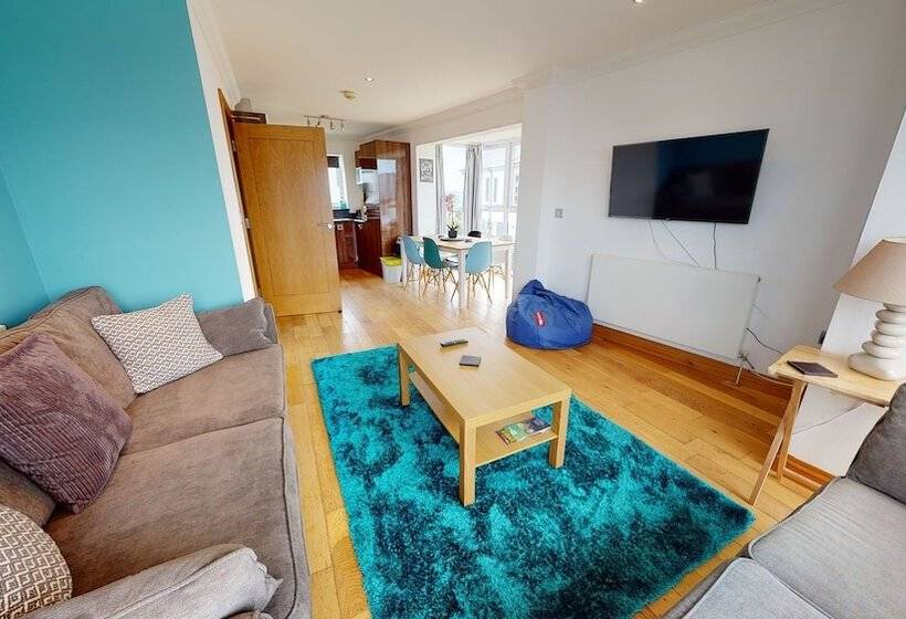 Cosy Dragon @pembrokeshire