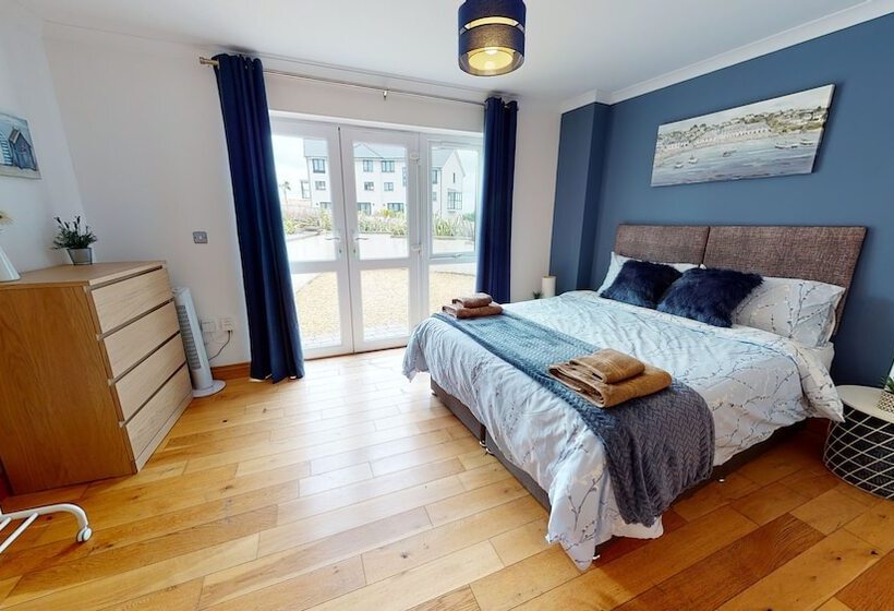 Cosy Dragon @pembrokeshire