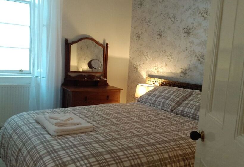 Cragowlet House East