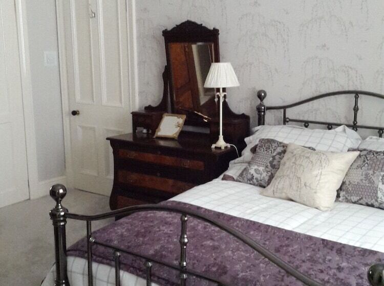 Cragowlet House East