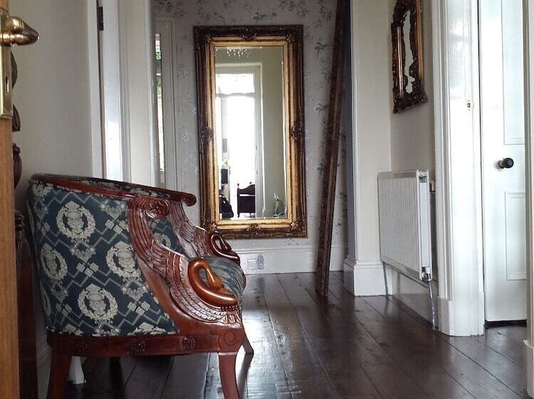 Cragowlet House East