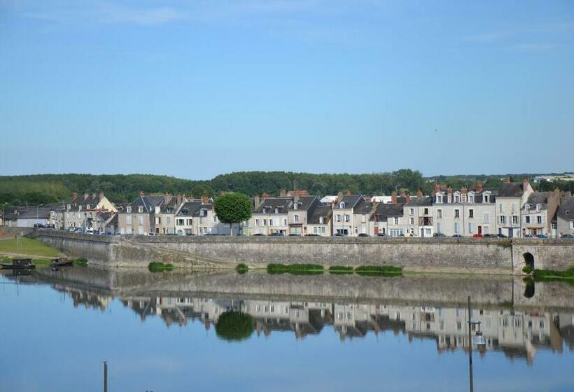 Entre Loire Et Chateau   Vue Sur La Loire