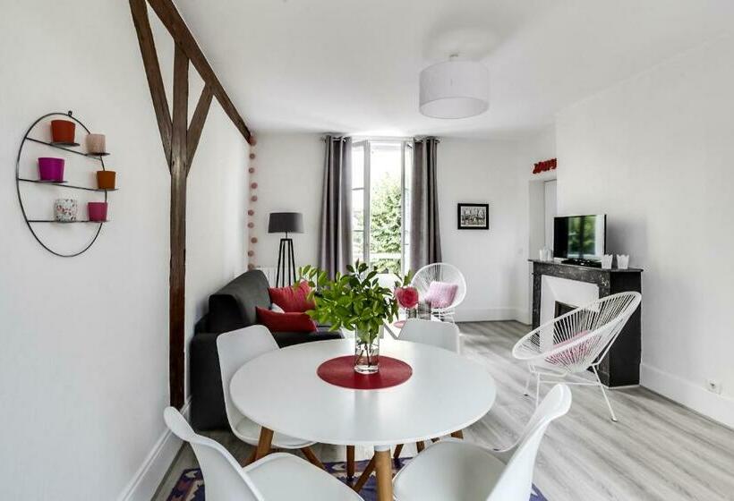 Fontainebleau Sweet Home